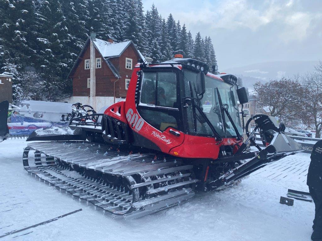 Mega Plus Janské Lázně - 4x stroj PistenBully