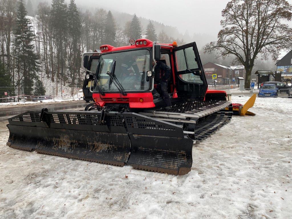 SKI PĚNKAVČÍ VRCH - PistenBully 300 Kandahar