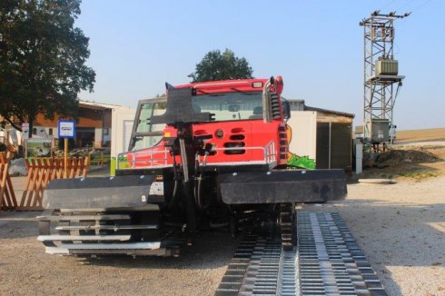 PistenBully 300 Kandahar montáž pásů