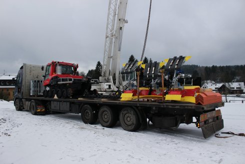 001 skládání stroje PistenBully 100 SCR