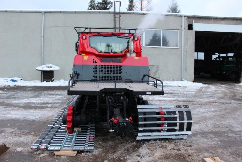 021 skládání stroje PistenBully 100 4F