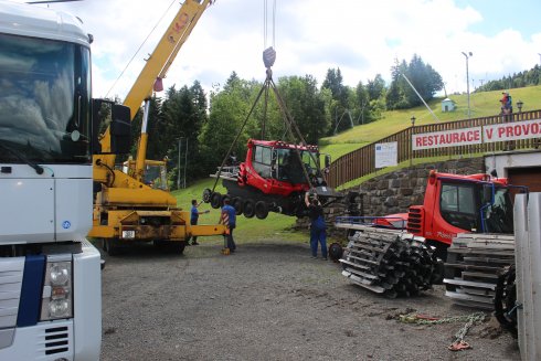 007 skládání stroje PistenBully 400 Park