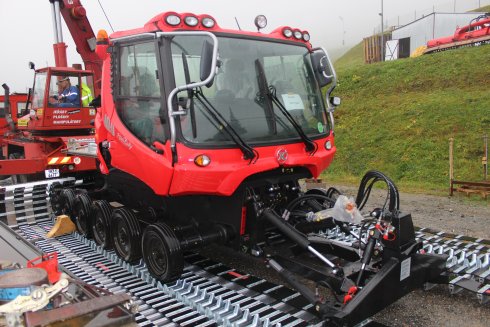 014 Skládání stroje PistenBully 400 Park