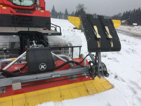 024 skládání stroje PistenBully 100 4F