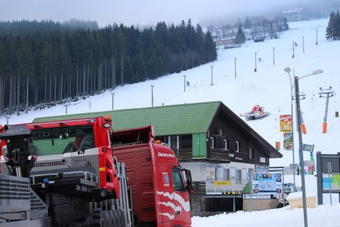 005 skládání stroje PistenBully 400 Park 4F