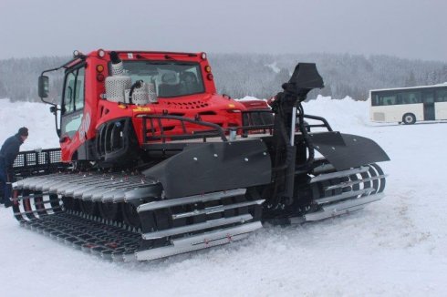 Stroj připraven k montáží frézy - PistenBully 600 Park Polar