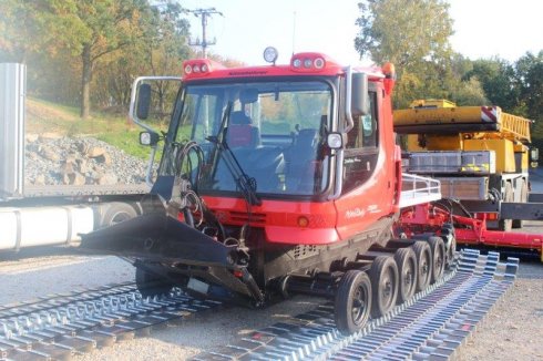 PistenBully 300 Kandahar montáž pásů