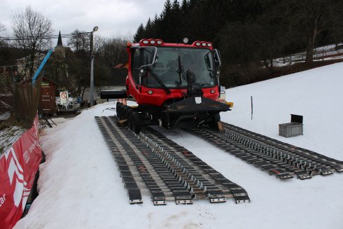 010 kompletace stroje PistenBully 400