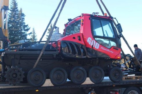 Skládání stroje PistenBully 600 Park EU5