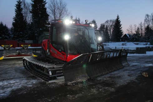 050 PistenBully 100 4F