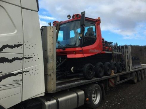 PistenBully 300 byl 3. ledna dovezen do Lądek-Zdrój