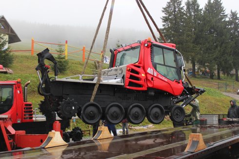 009 Skládání stroje PistenBully 400 Park