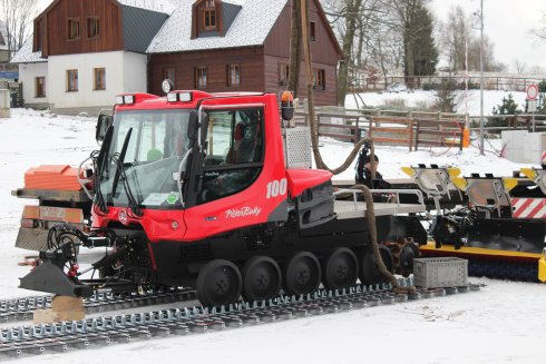 006 skládání stroje PistenBully 100 SCR