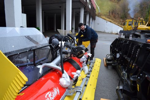 Jasná Chopok jih. Novinkou jsou stavitelné boční finišéry na Alpin Flex fréze.