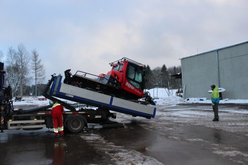 004 skládání stroje PistenBully 100 4F