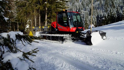 PistenBully 100 4F