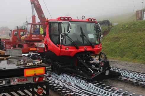 012 Skládání stroje PistenBully 400 Park