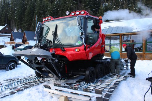 015 skládání stroje PistenBully 400 Park 4F