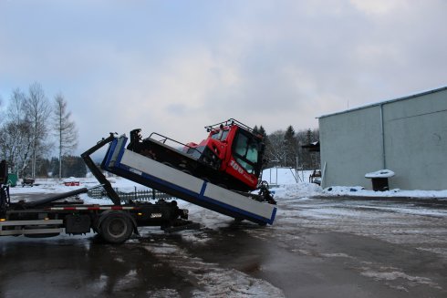 005 skládání stroje PistenBully 100 4F