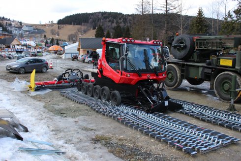 013 skládání stroje PistenBully 400