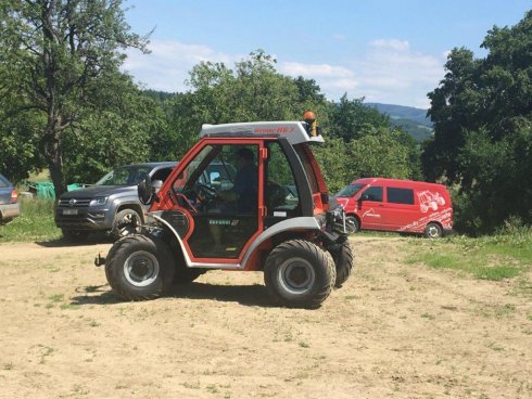 Stroj Reform Metrac H6X připraven k práci