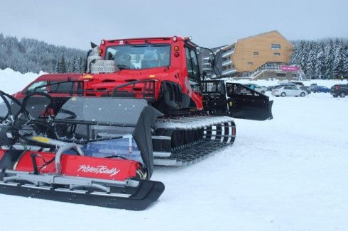 Zkompletovaný stroj PistenBully 600 Park Polar