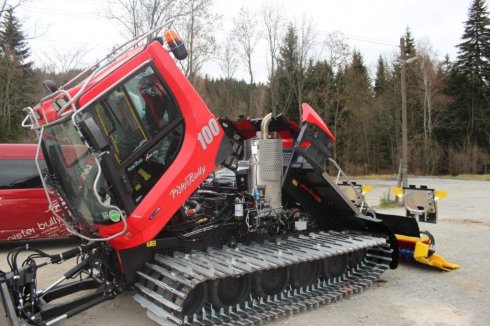 Zvednutá kabina stroje PiBu 100