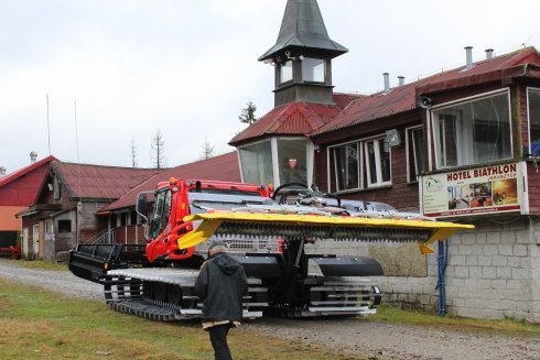 042 PistenBully 400