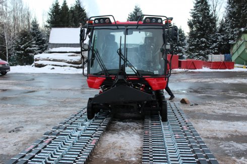 018 skládání stroje PistenBully 100 4F