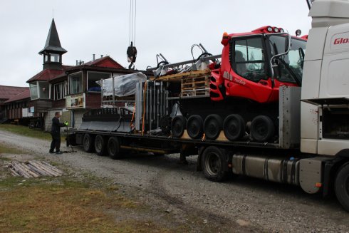 001 skládání stroje PistenBully 400