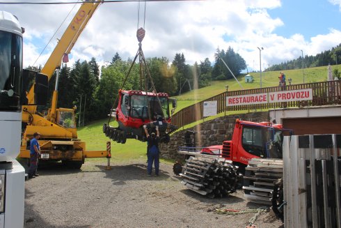 006 skládání stroje PistenBully 400 Park