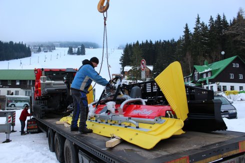 004 skládání stroje PistenBully 400 Park 4F