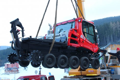 008 skládání stroje PistenBully 400 Park 4F