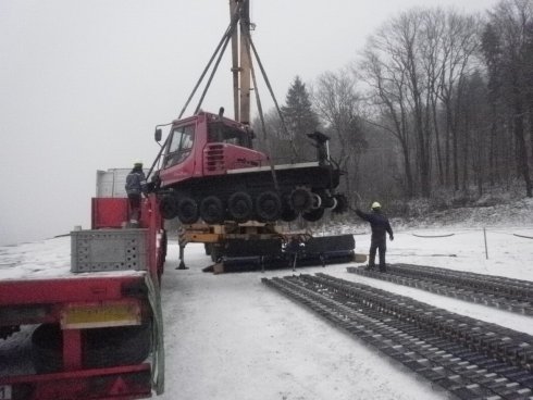 016 skládání stroje PistenBully 200