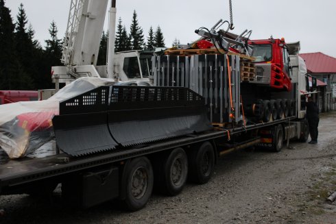 003 skládání stroje PistenBully 400