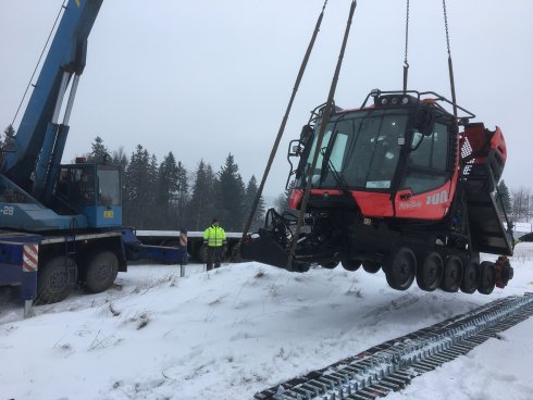 019 skládání stroje PistenBully 100 4F