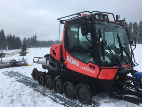 022 skládání stroje PistenBully 100 4F