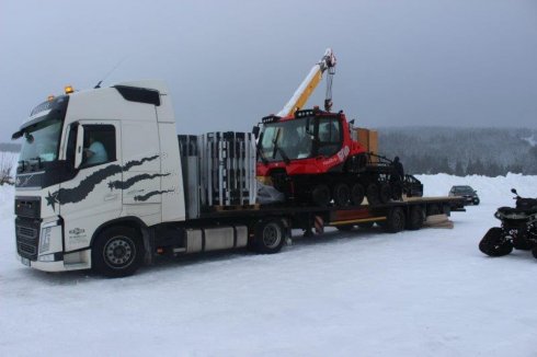 Nový stroj PistenBully  600 W EU5 dovezen z Německa na Klínovec