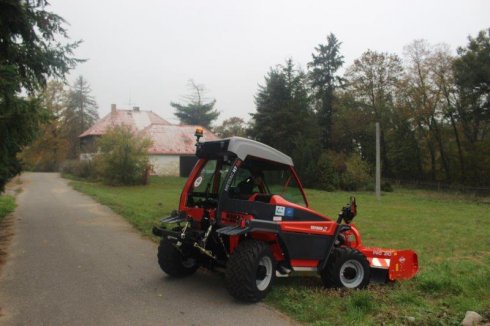 Metrac H7 RX - nájezd do terénu