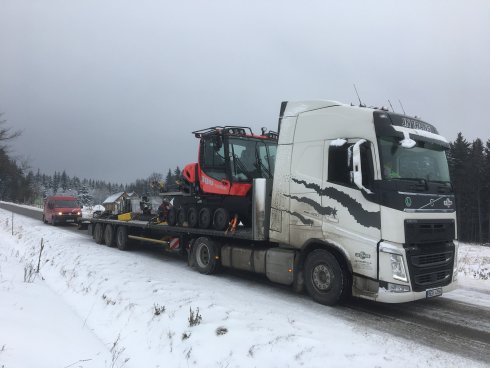 003 skládání stroje PistenBully 100 4F