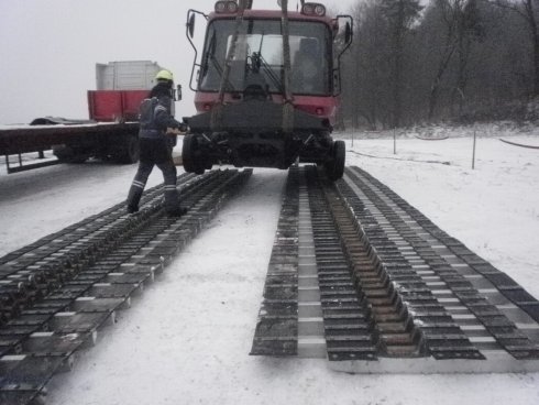 018 skládání stroje PistenBully 200