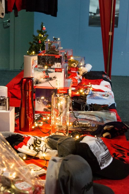 Vánoční atmosféra napověděla, že předměty pro fanoušky roleb mohou udělat radost i pod stromečkem.