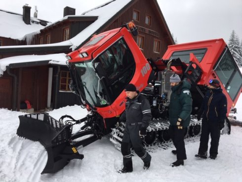 Nový stroj PistenBully 100 SCR - s kabinou