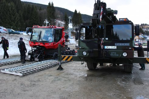 014 skládání stroje PistenBully 400