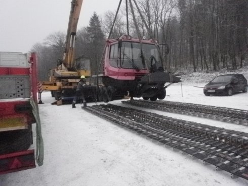 017 skládání stroje PistenBully 200