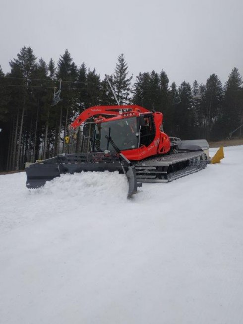 první úpravy svahu s PistenBully 600W Polar