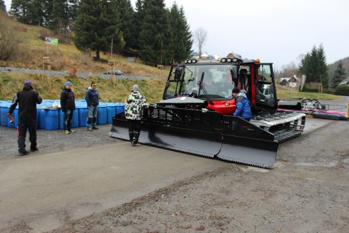 019 Zdeněk Kavka, Libor Petrů a dalších zaměstnanci ski areálu