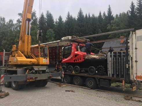 Dovoz PistenBully 600 SCR do Přemyslova