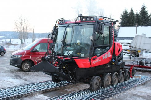 024 skládání stroje PistenBully 100 4F