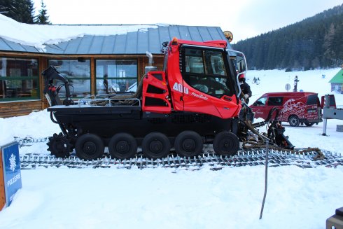 010 skládání stroje PistenBully 400 Park 4F